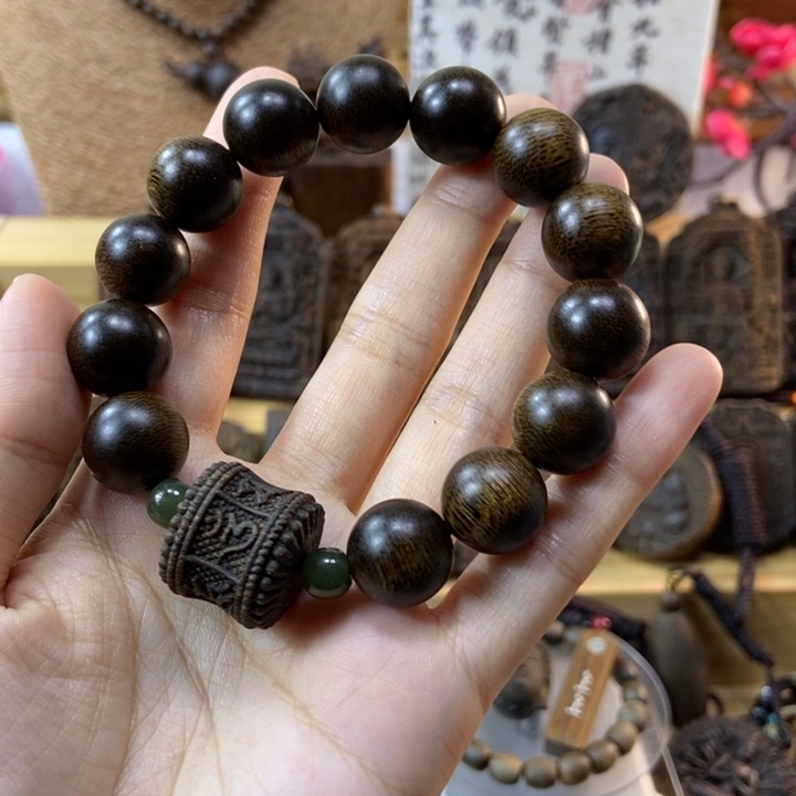 木开****人芽庄绿奇楠六字真言