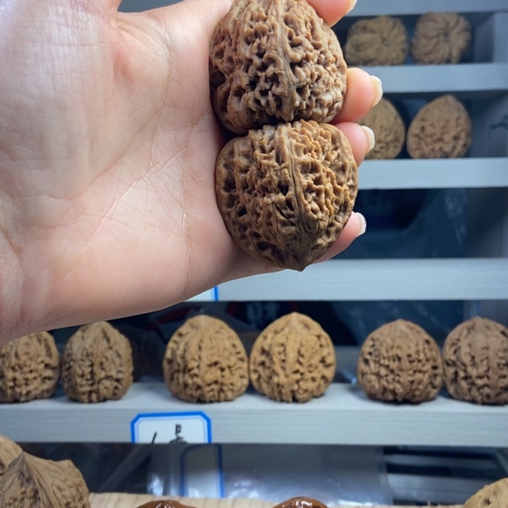 子***语文玩核桃吊坠正宗南疆石文玩核桃