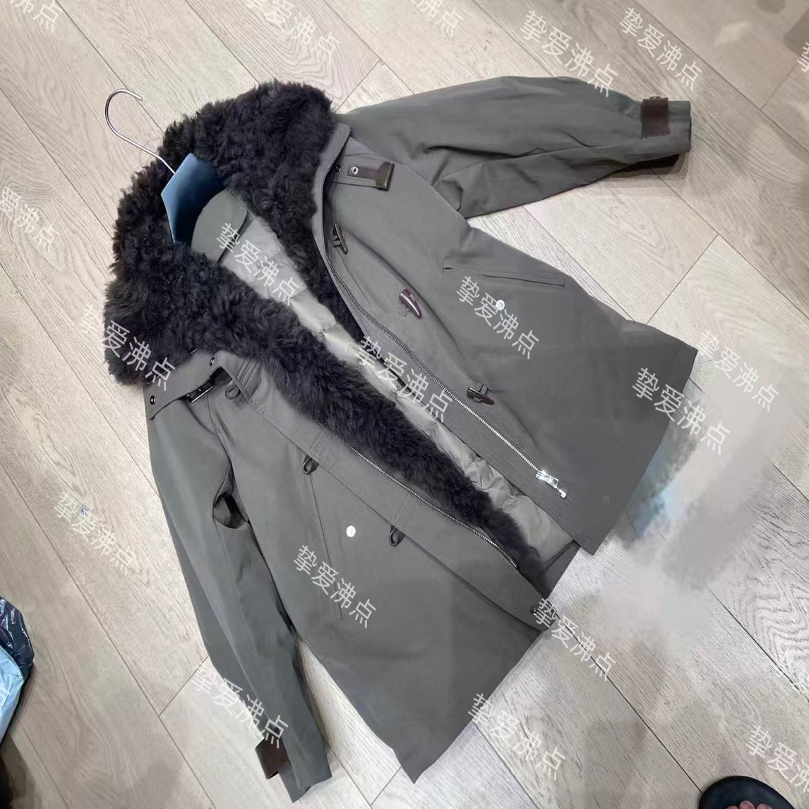 中长款毛毛领时尚外套