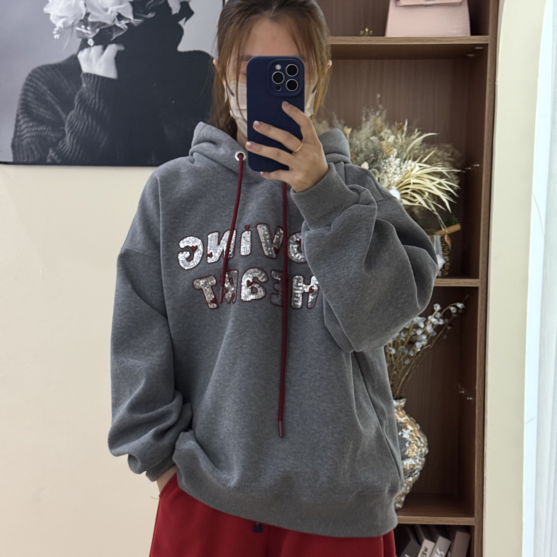  MuseGlory 亮片字母戴帽卫衣 MG52101