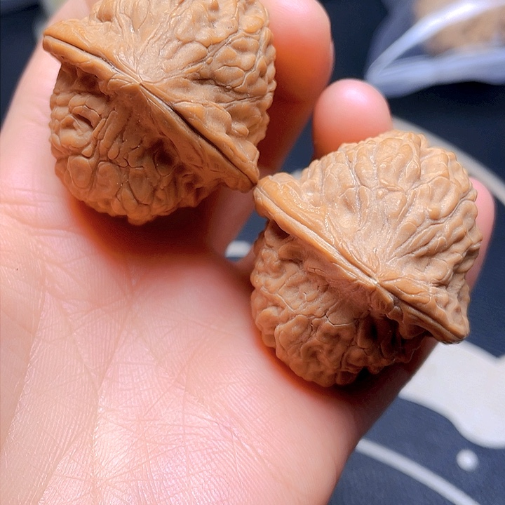 文玩核桃吊坠九月一对