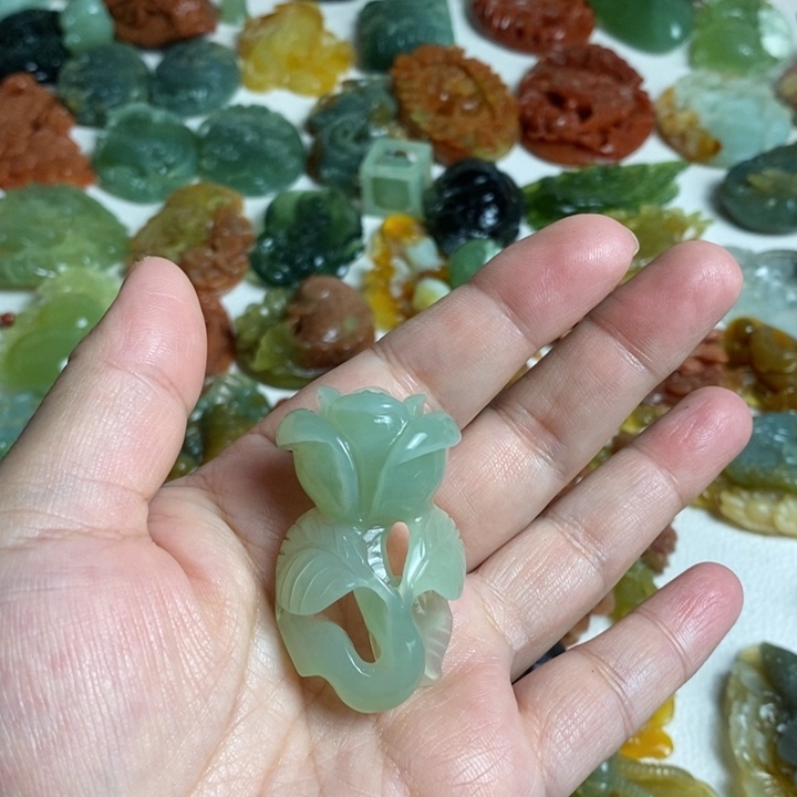 蛇纹石玉颈饰未镶嵌