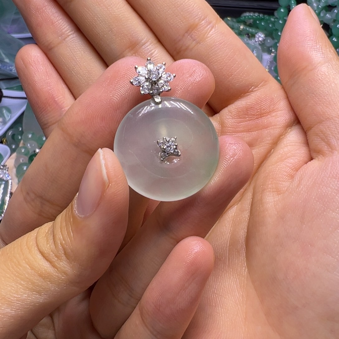 石英质玉（非洲翠）未镶嵌颈饰