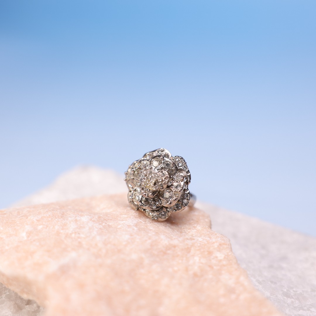 95新 Chanel/香奈儿 柚礼中古/香奈儿满钻山茶花戒指hz512066