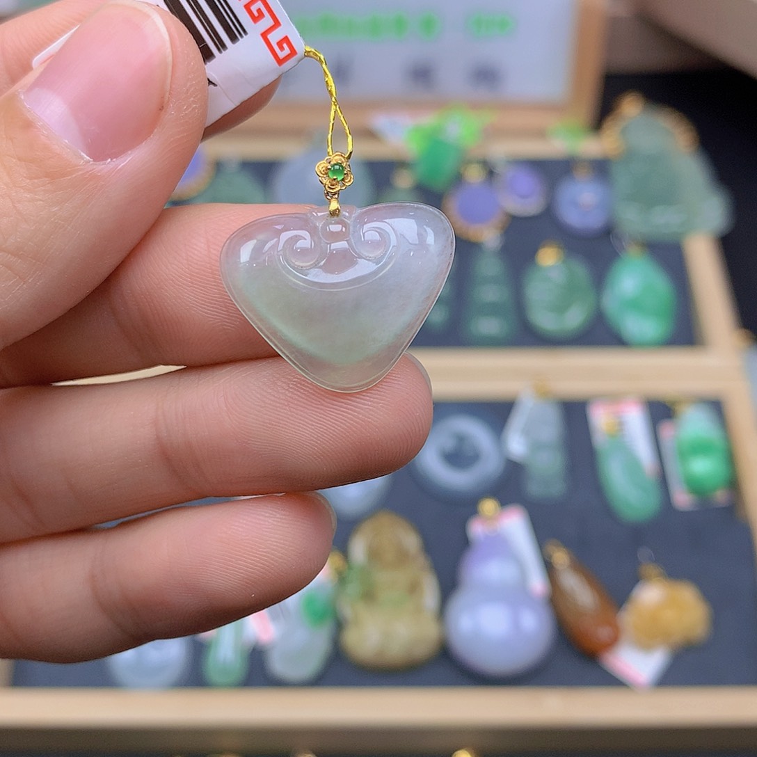 翡翠颈饰18K金镶嵌翡翠