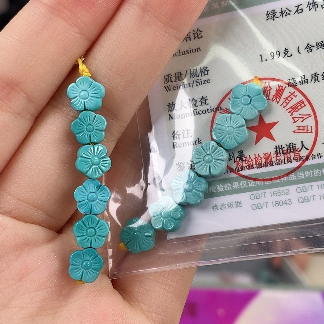 彩***虹绿松石未镶嵌珠宝奇石