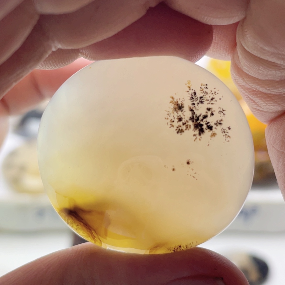 玛瑙/玉髓未镶嵌珠宝奇石