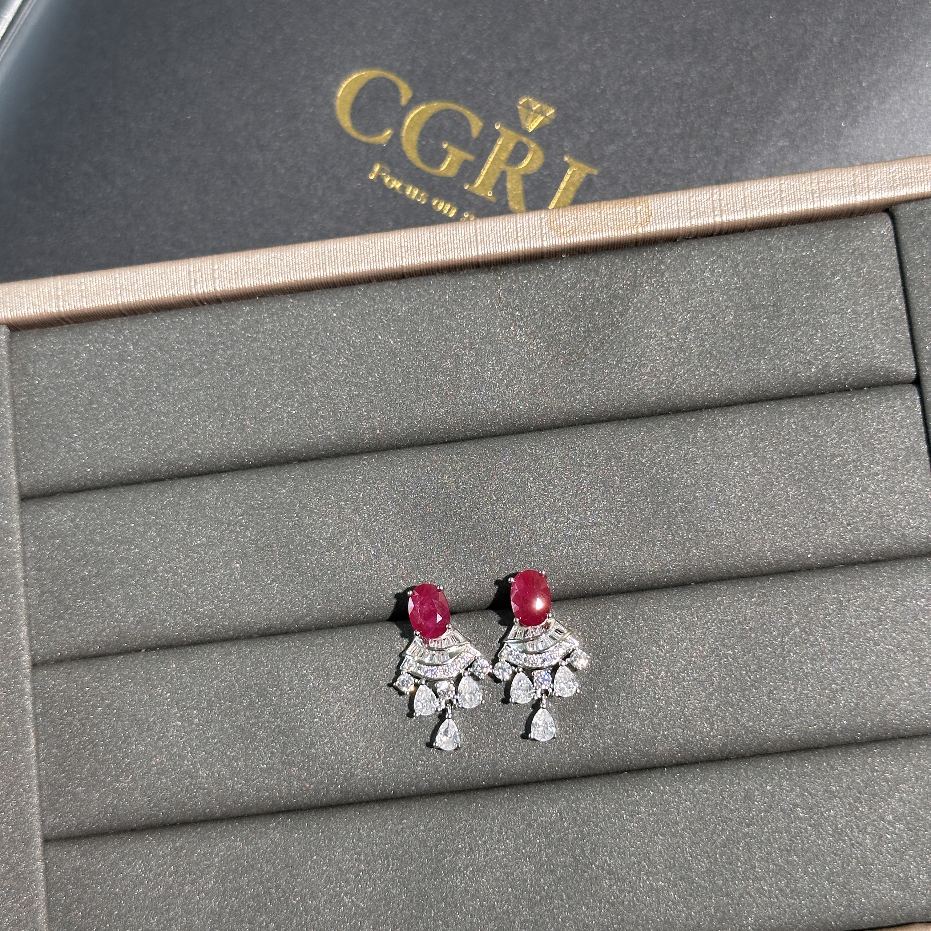 天然辰砂天然红宝石耳钉 多样性发其一 H297