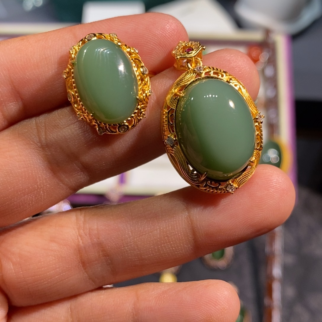 和田玉（碧玉）颈饰银S925镀金镶嵌