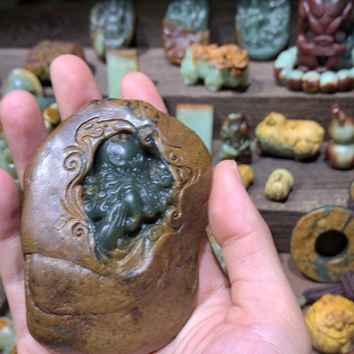 未镶嵌岫岩河磨玉（透闪石质玉）把件