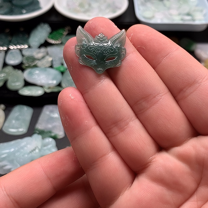 翡翠未镶嵌颈饰翡翠首饰