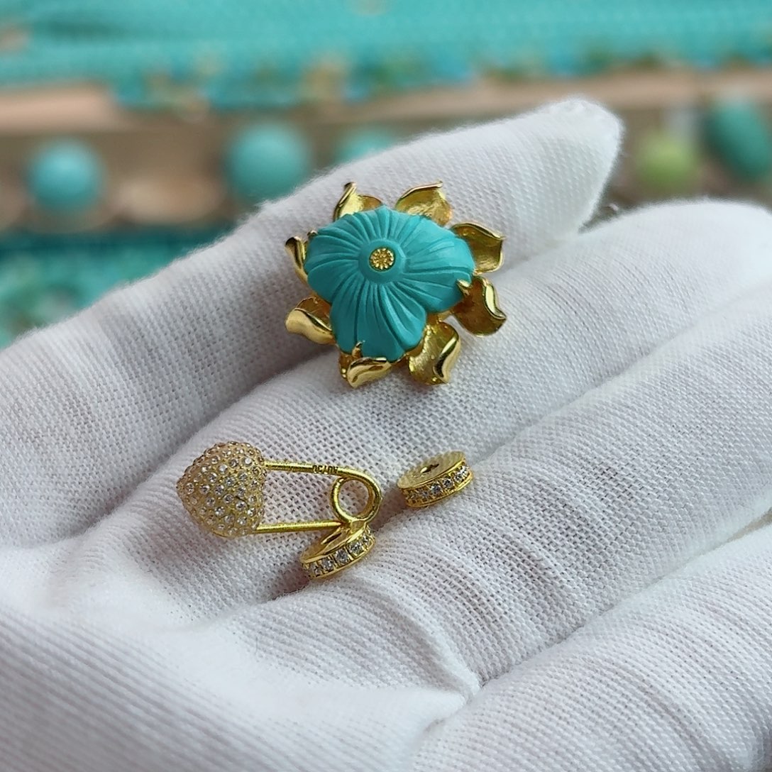 忆***妖绿松石18K金镶嵌珠宝奇石