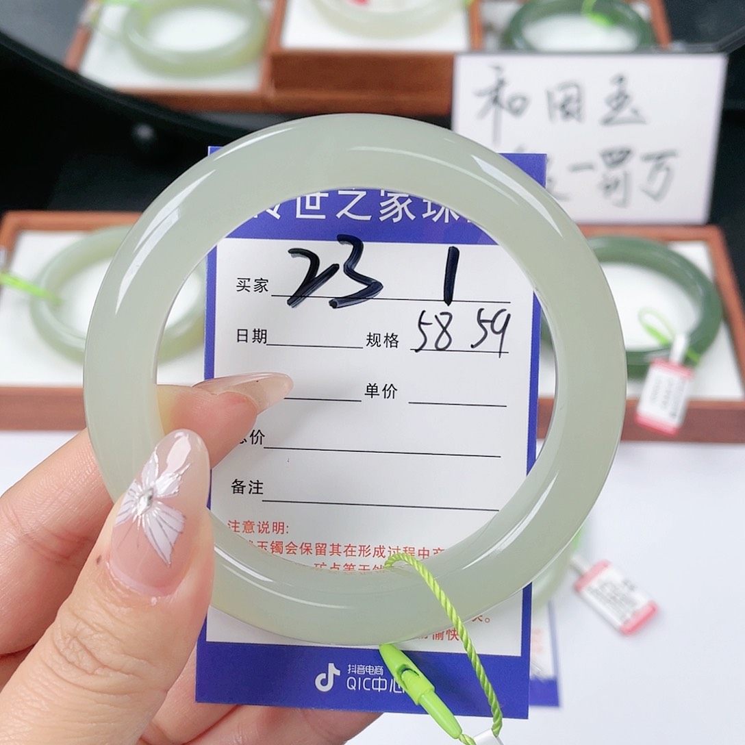 和田玉手镯未镶嵌