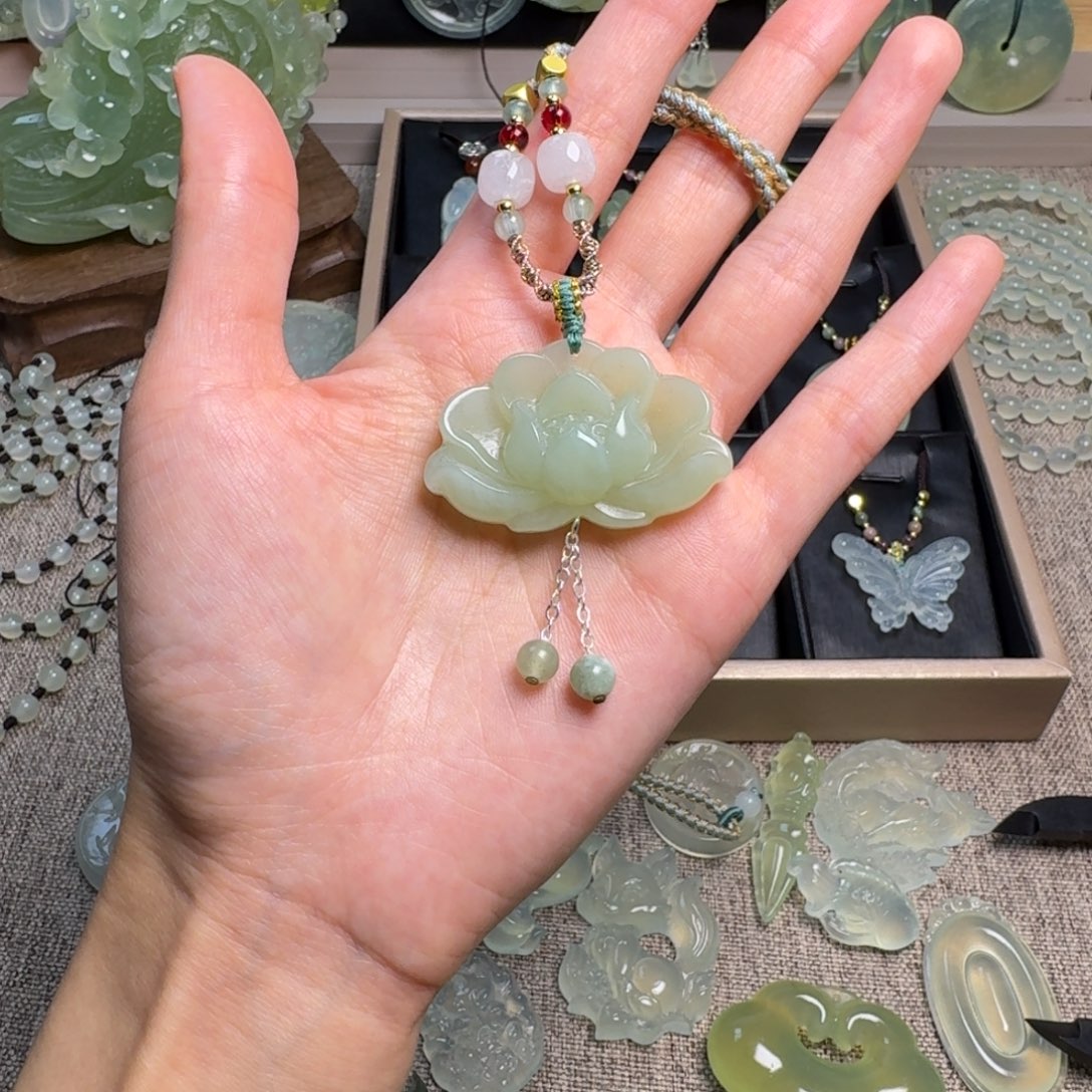 蛇纹石玉颈饰未镶嵌