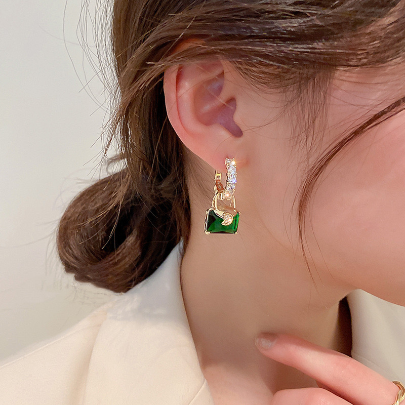 铜合金耳饰 【8705】绿色手提包耳环个性夸张时尚复古耳坠轻奢耳饰