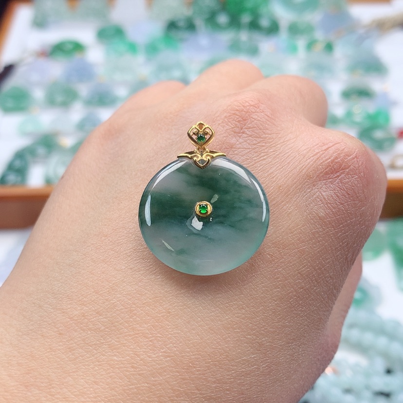 【闪购商品】翡翠吊坠(赠链)18K金镶嵌