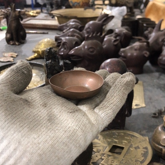 布***帕闪电购铜摆件工艺品