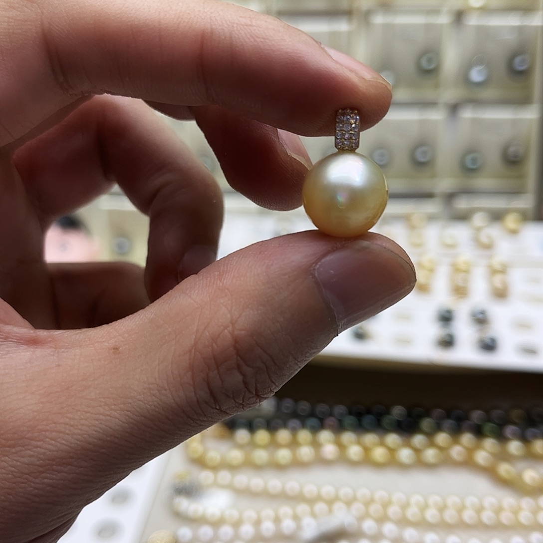 未镶嵌海水珍珠颈饰