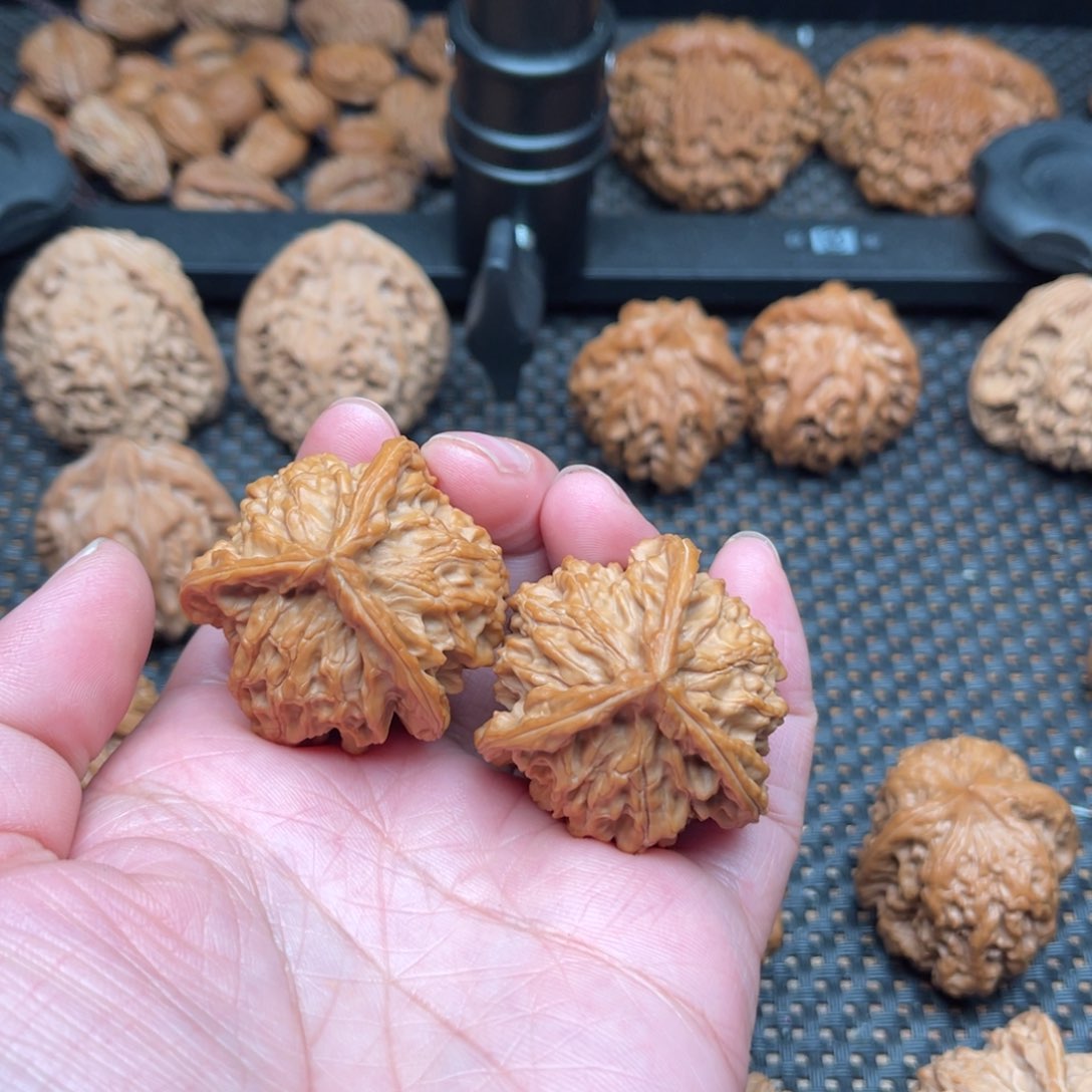 文玩核桃吊坠用****B盘山三棱