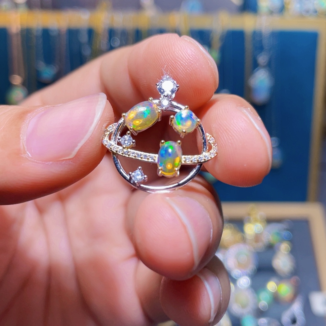 欧泊吊坠）18K金镶嵌真***人