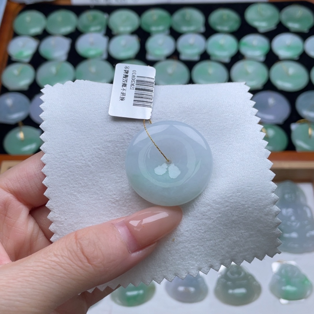 翡翠未镶嵌颈饰平安扣