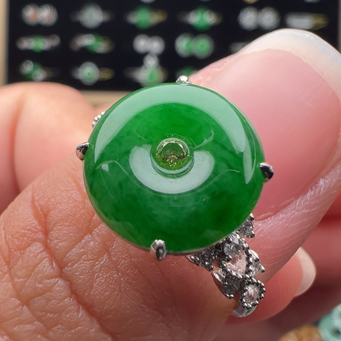 翡翠18K金镶嵌戒指