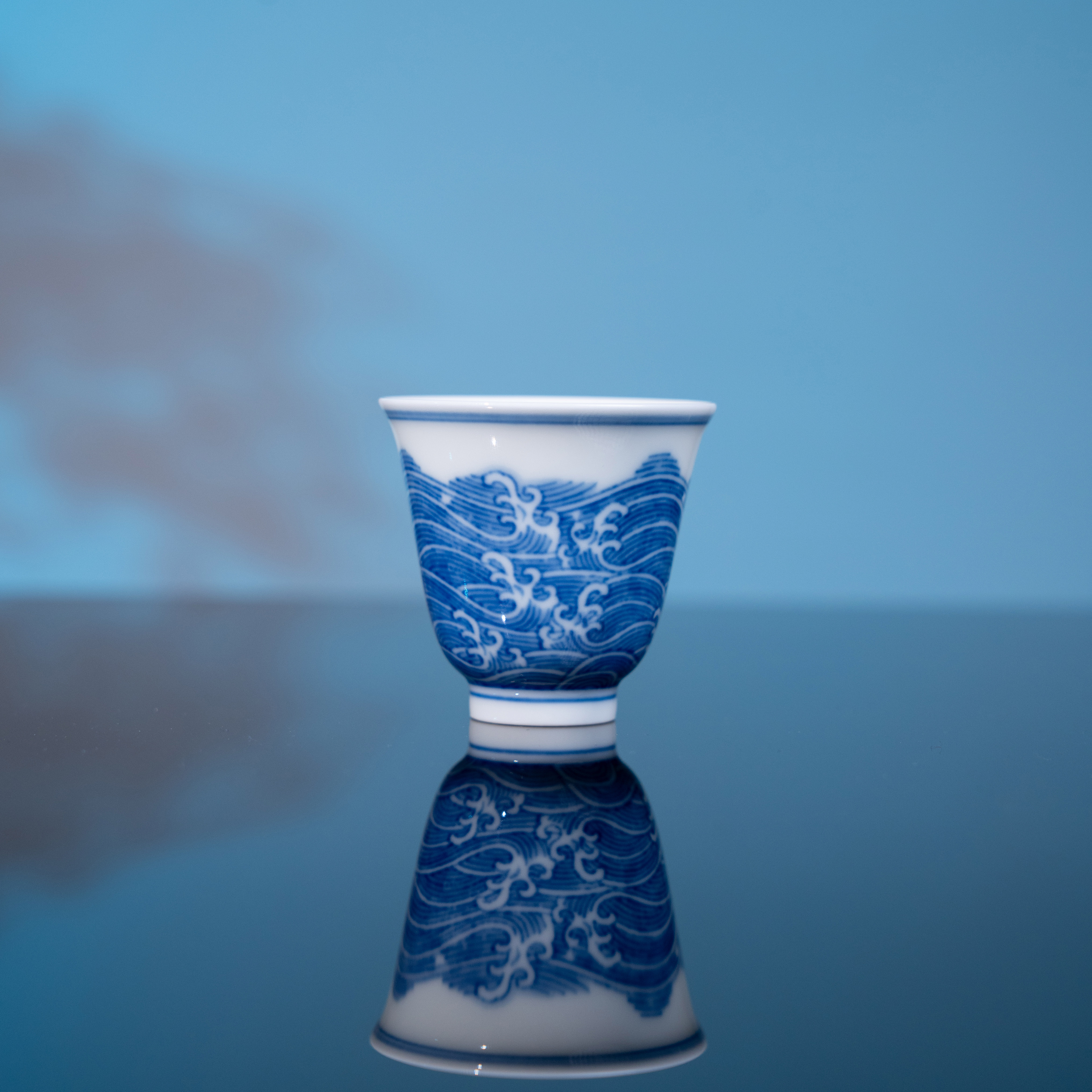 龚华窑 青花海水纹铃铛杯原矿柴窑全手工闻香杯岩茶杯主人杯手绘