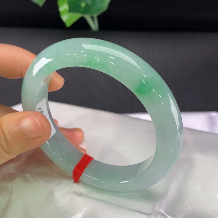 翡翠未镶嵌手镯正圈58