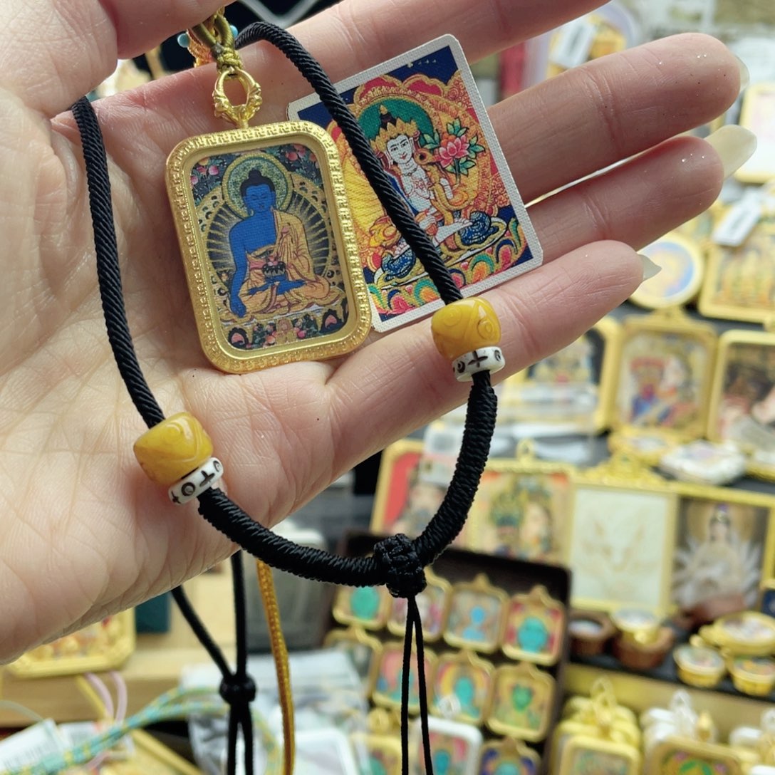 甜****铜铁合金类唐卡等多种形式进行的艺术