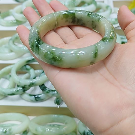 瑜***透闪石-蛇纹石玉未镶嵌手镯