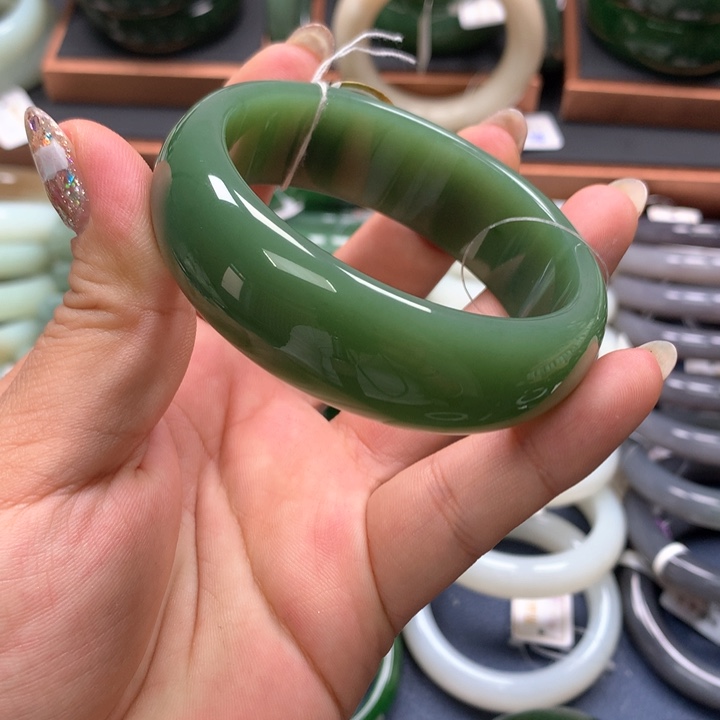 【闪购商品】未镶嵌手镯和田玉（碧玉）
