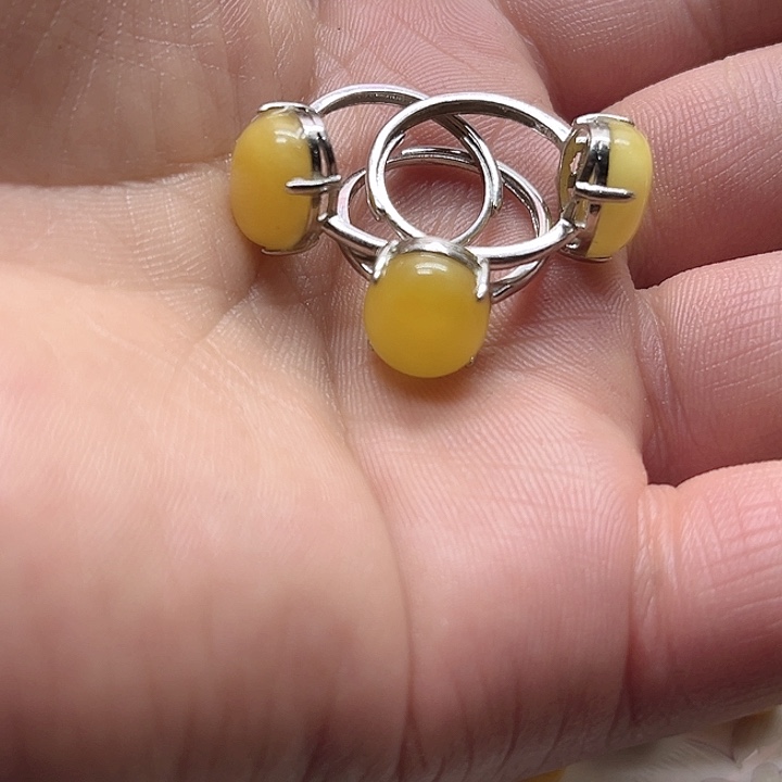 蜜蜡裸石未镶嵌蜜蜡戒指随机一件！！