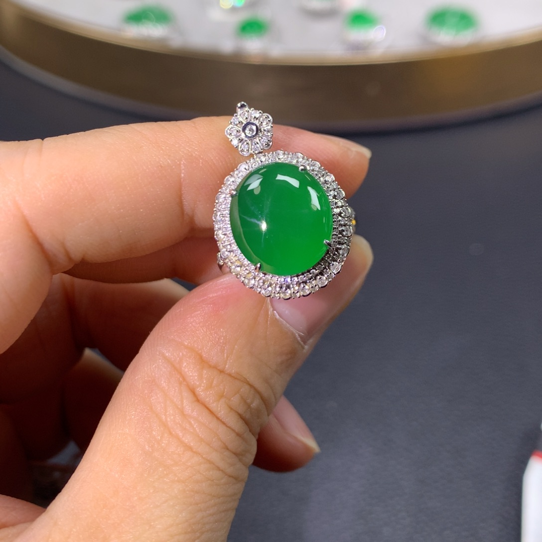 翡翠戒指18K金镶嵌翡翠