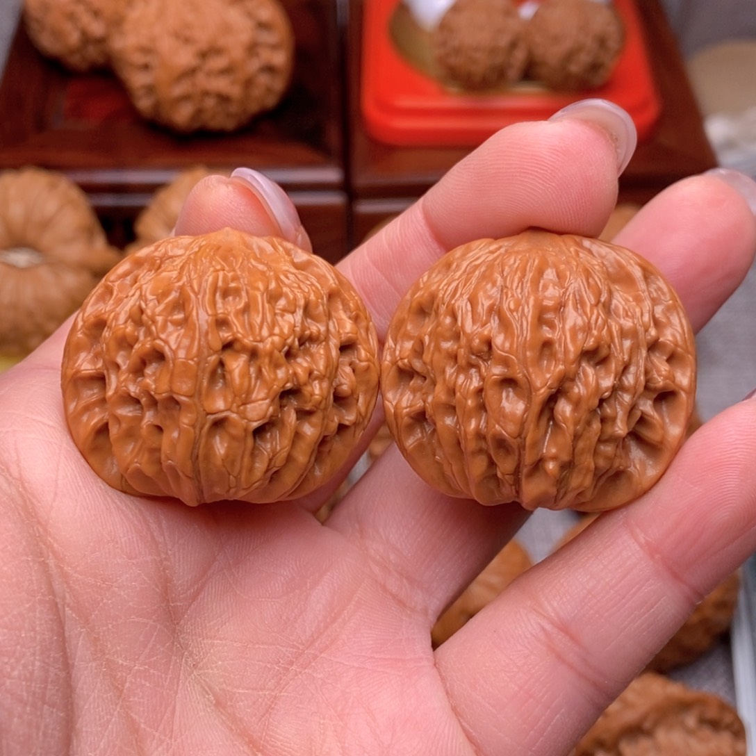 文玩核桃把件红皮石子磨35全品
