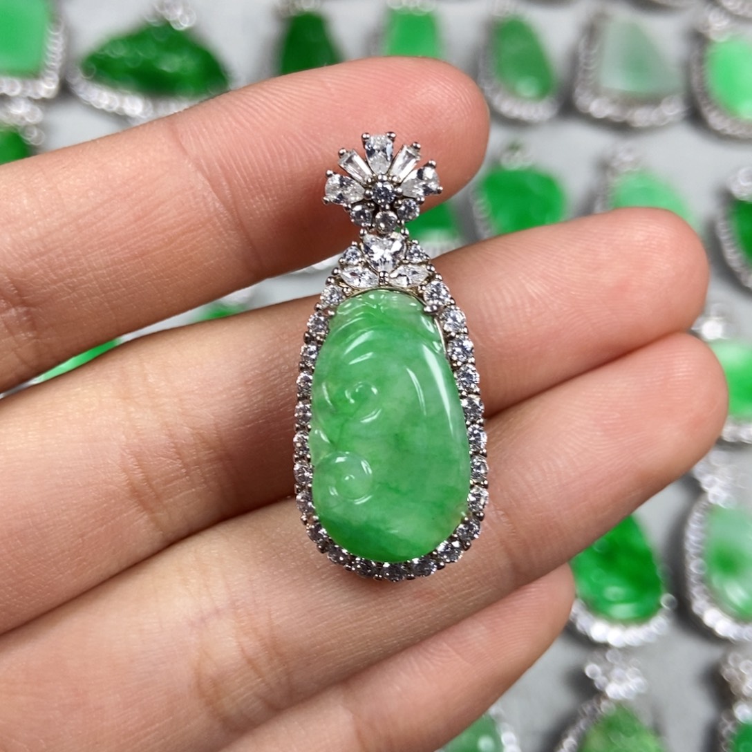 颈饰未镶嵌翡翠如意