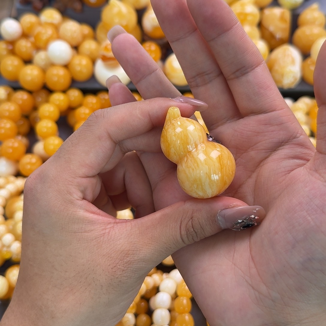 蜜蜡未镶嵌珠宝奇石