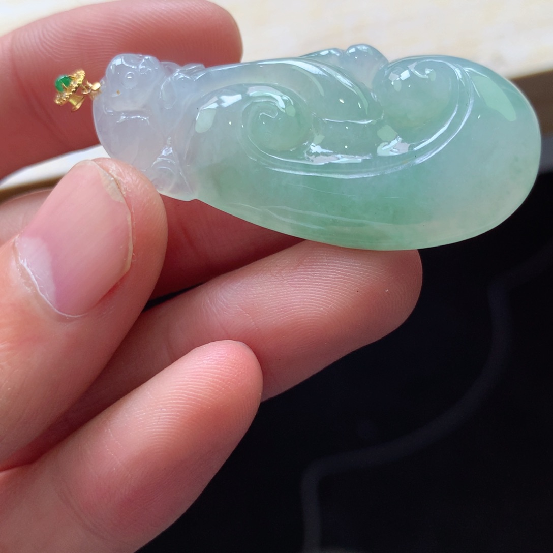 翡翠颈饰18K金镶嵌吊坠