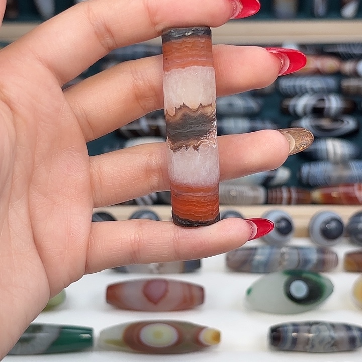 用***9玛瑙/玉髓合金珠宝奇石