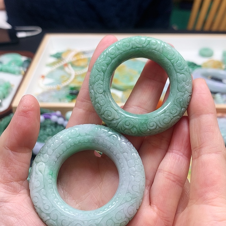 翡翠颈饰未镶嵌吊坠