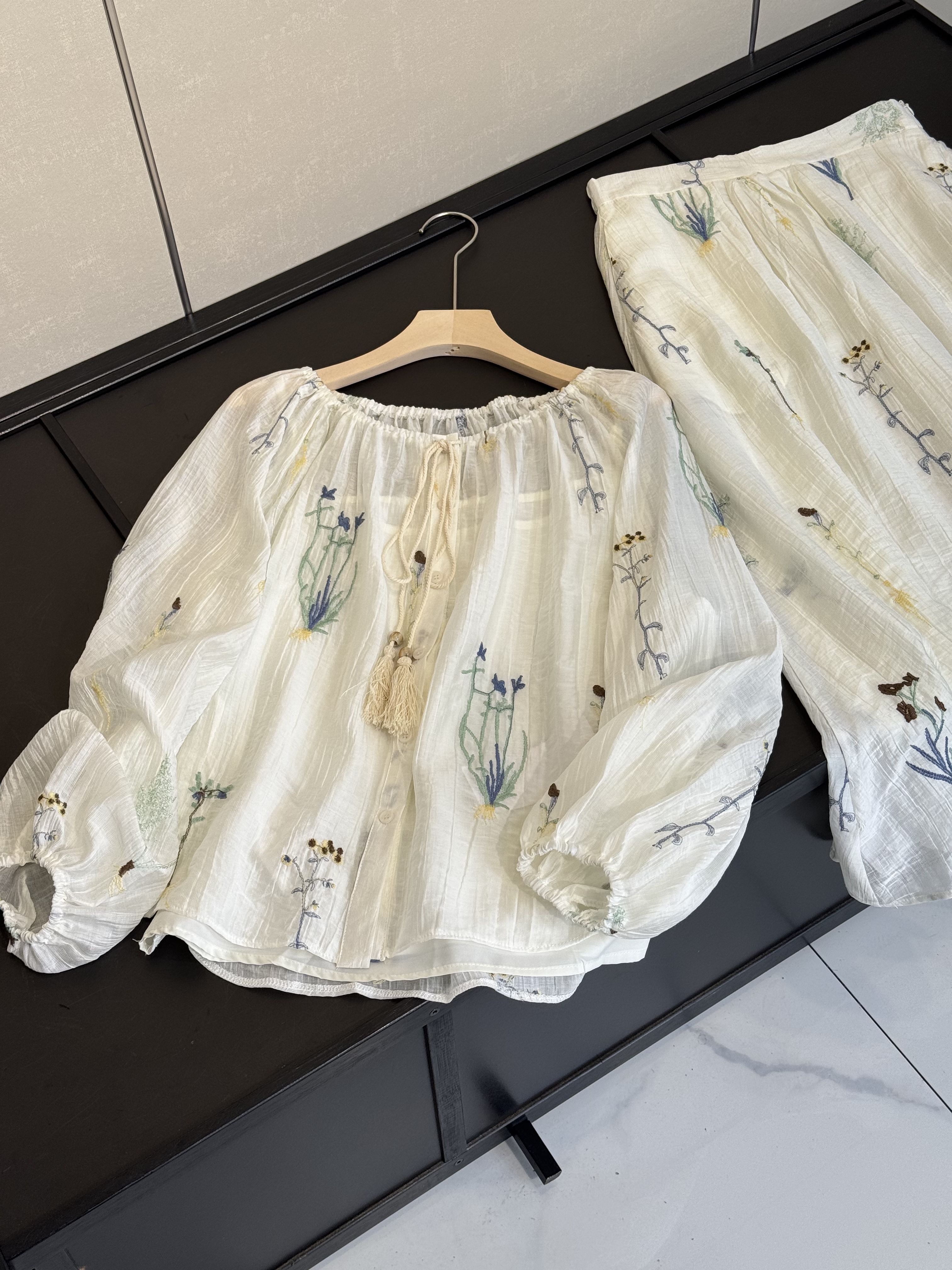 新中式刺绣宽松灯笼袖衬衫高腰半身裙两件套连衣裙女24391