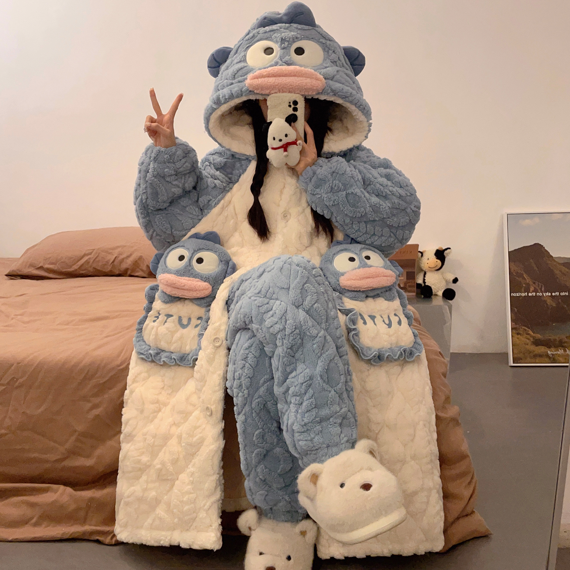 凯蒂猫三层夹棉女士珊瑚绒睡袍秋冬季新款加绒加厚保暖家居服套装