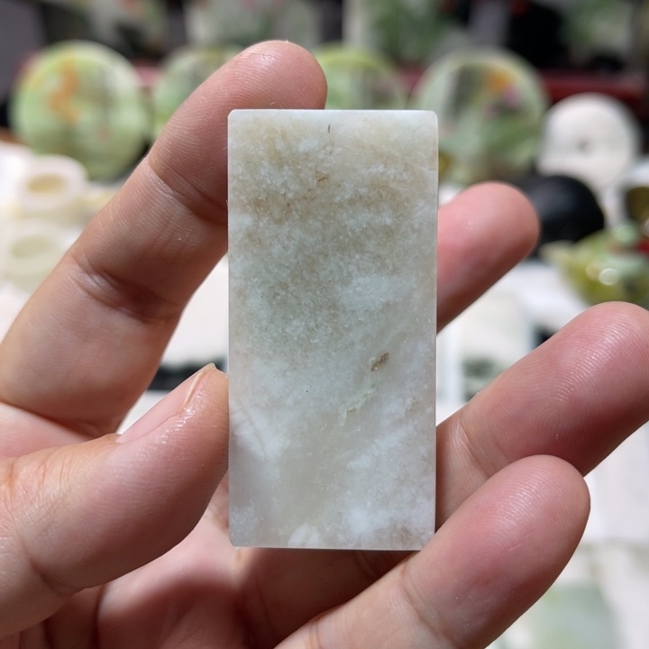 独山玉未镶嵌颈饰