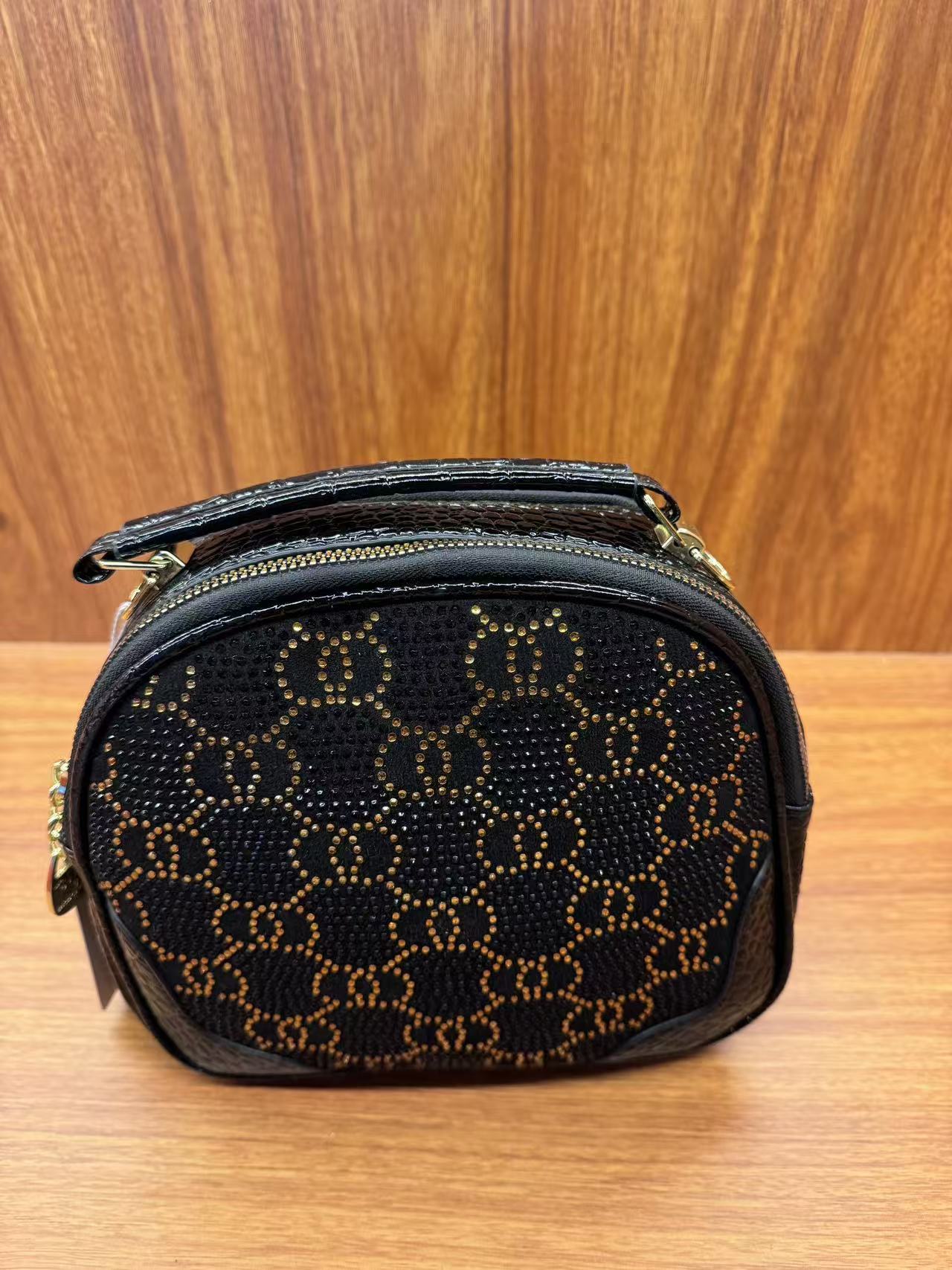 时尚百搭2023新款潮单肩斜跨包气质女包