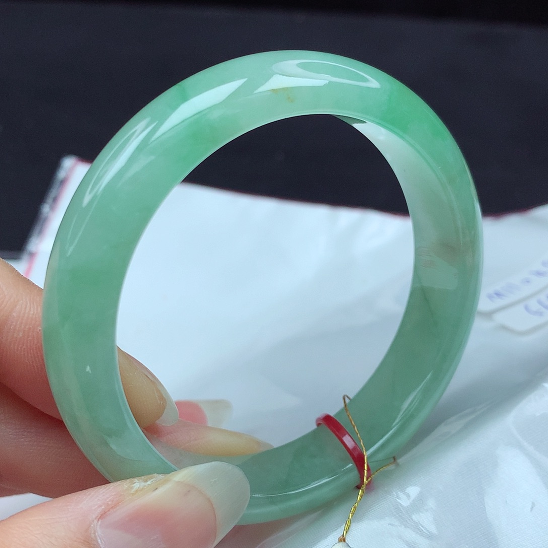 翡翠手镯未镶嵌56圈492