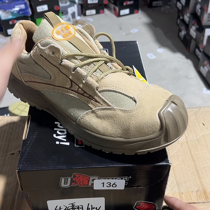 42尺码编号136防砸防刺劳保鞋