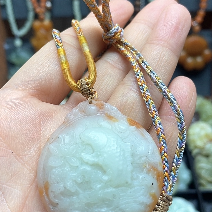 未镶嵌蛇纹石玉颈饰