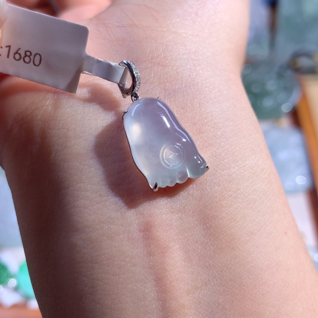 翡翠颈饰18K金镶嵌冰紫知足常乐万能扣