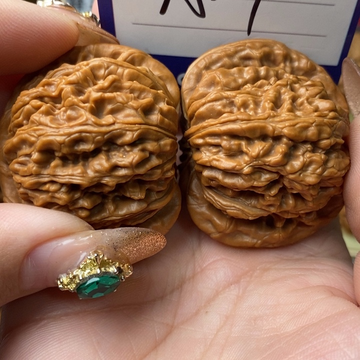 晟***烨桃核把件全品大娄子