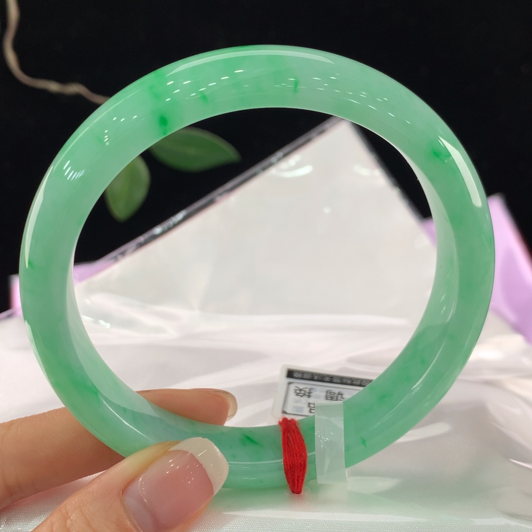 翡翠手镯未镶嵌62圈口0258