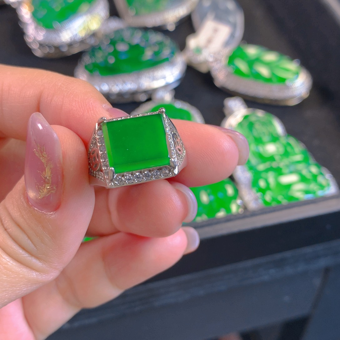 翡翠颈饰银S925镶嵌翡翠